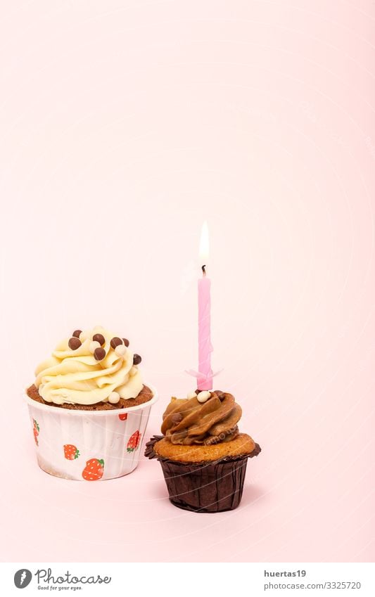 Hausgemachter Geburtstagskuchen mit Kerze Lebensmittel Dessert Süßwaren Glück Dekoration & Verzierung Feste & Feiern Schnur lecker rosa Farbe Kuchen backen