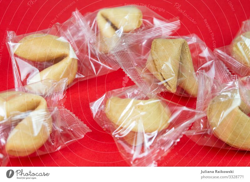 eingepacktes Glück Kultur China Chinesisch Asien Glückskeks Essen exotisch Kitsch süß rot Glaube Religion & Glaube Plastiktüte Kunststoff Müll Zukunft