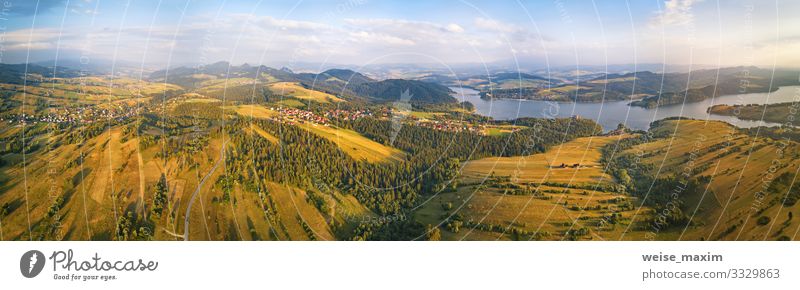Panorama-Luftaufnahme des Czorsztyner Sees und der Beskiden-Hügel Ferien & Urlaub & Reisen Tourismus Ausflug Ferne Freiheit Sommer Berge u. Gebirge Hausbau