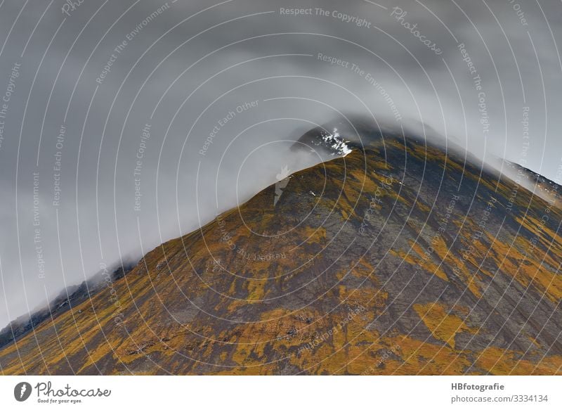 Bergkuppe Natur Urelemente Luft Himmel Wolken Herbst Klima Klimawandel Wetter schlechtes Wetter Wind Nebel Hügel Berge u. Gebirge Gipfel Abenteuer Schottland