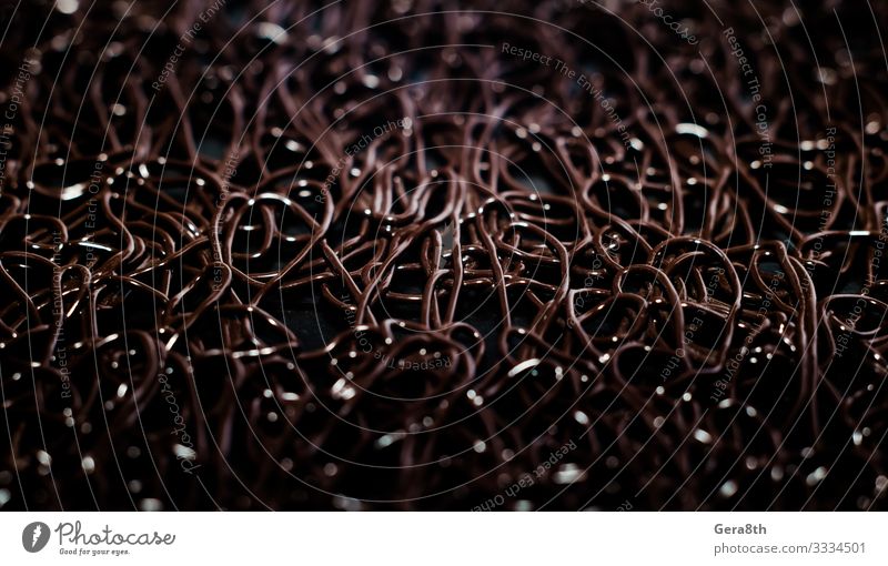 Texturmuster aus dunkelbraunem Gummi auf schwarzem Hintergrund Mikrowelle außergewöhnlich Knüppel Unschärfe verschwommener Hintergrund Kräusel Kurve Kurvenlinie