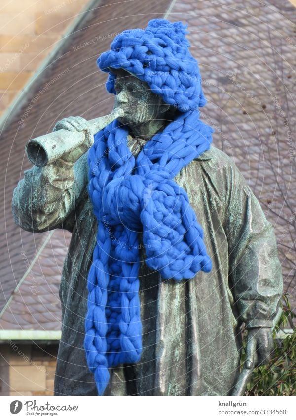 Denkmalschutz Stadtzentrum Bekleidung Schal Mütze Wolle stehen außergewöhnlich historisch Wärme blau braun grün Gefühle Freude Schutz Fürsorge Idee Kreativität