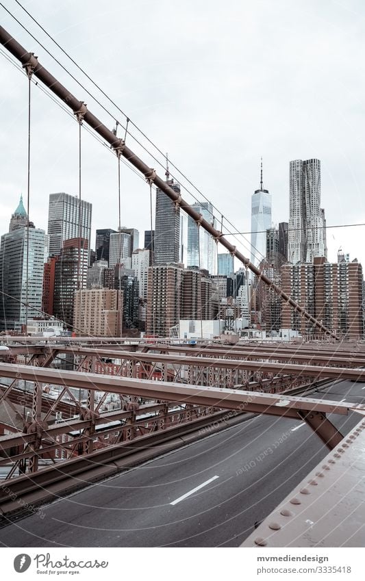 Blick von der Brooklyn Bridge New York City Manhattan Brücke Skyline