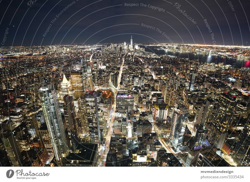 Blick auf Manhattan bei Nacht New York City USA Hochhaus Stadt Skyline Amerika Stadtleben Wahrzeichen Nachtaufnahme Verkehr nachts lichter Lichtermeer