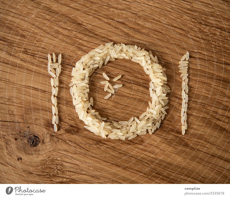 Ein Teller Reis Lebensmittel Getreide Ernährung Essen Mittagessen Bioprodukte Vegetarische Ernährung kaufen Gesundheit Restaurant Gastronomie Holz Zeichen Diät