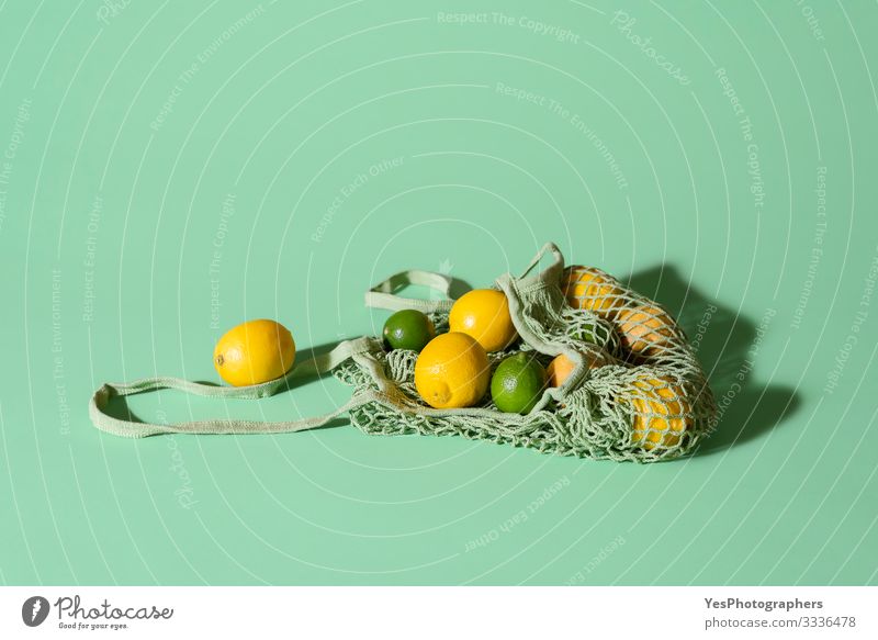 Wiederverwendbare Tasche mit Zitronen und Limetten. Umweltfreundliche Tasche Lebensmittel Frucht Ernährung kaufen Gesunde Ernährung Verpackung frisch natürlich