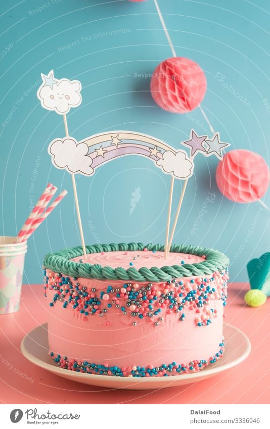 Geburtstagskuchen für Jungen und Mädchen mit Brille und Papierstrohhalmen Dessert Teller Gabel Dekoration & Verzierung Feste & Feiern Kind Diät Jahrestag