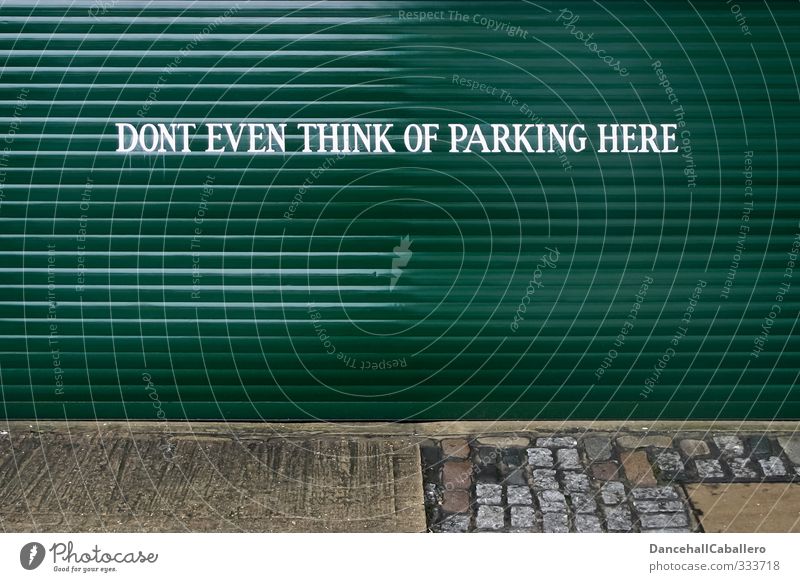 nur damit das klar ist Parkplatz parken Verbote Garage Garagentor Parkverbot Hinweis Hinweisschild Warnhinweis Redewendung Graffiti Wort Buchstaben
