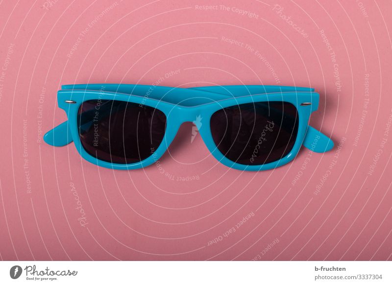Sonnenbrille Lifestyle kaufen Stil Brille Papier wählen Fröhlichkeit trendy blau rosa Schutz Sommer Ferien & Urlaub & Reisen Innenaufnahme Studioaufnahme
