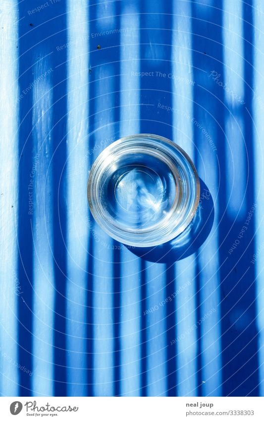 Blue Water Getränk Erfrischungsgetränk Wasserglas Glas Ferien & Urlaub & Reisen Sommer Sommerurlaub Griechenland Holz Erholung trinken ästhetisch Flüssigkeit