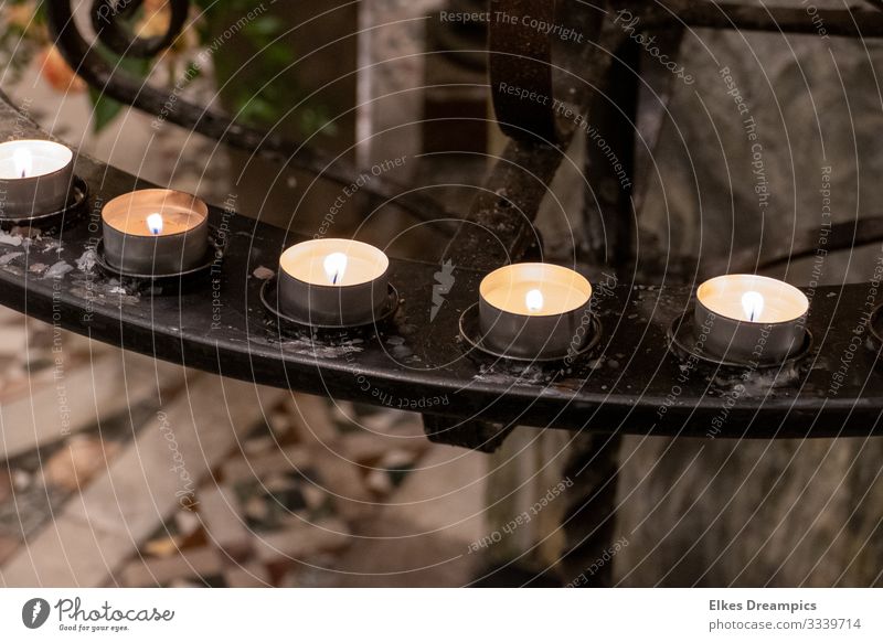 Gebetslichter Metall glänzend leuchten natürlich schön Hoffnung Glaube Erwartung Ewigkeit Hilfsbereitschaft Religion & Glaube Aachen Dom Kerze Kerzenstimmung