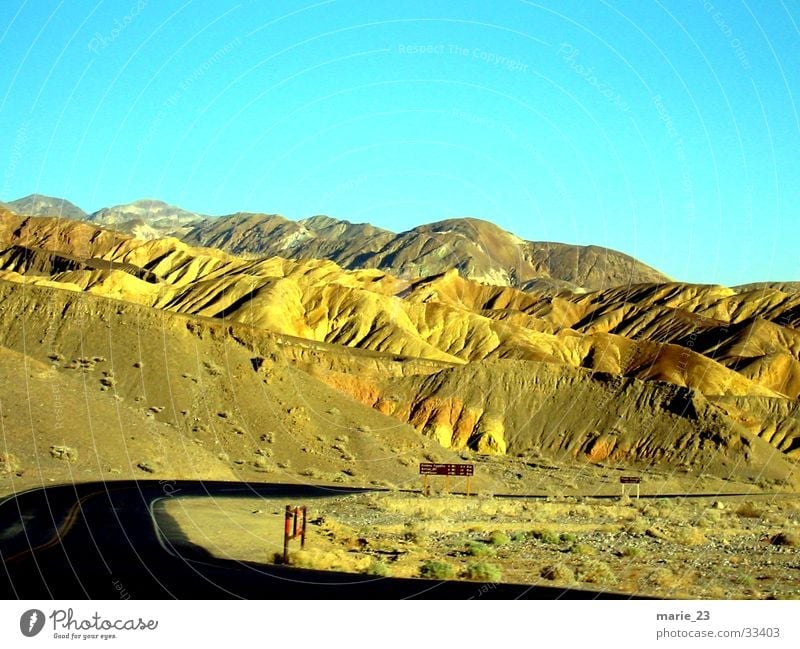 death valley Hügel Death Valley National Park Einsamkeit Wüste Wege & Pfade Berge u. Gebirge faltung Straße Kurve Natur rau