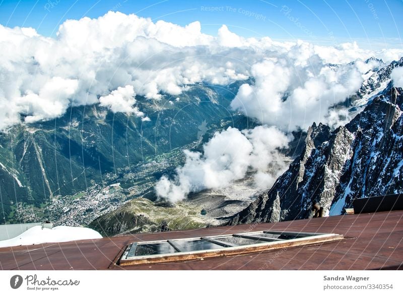 Über den Wolken Landschaft Himmel Wetter Felsen Alpen Berge u. Gebirge Gipfel Schneebedeckte Gipfel Gletscher Stein Metall Rost außergewöhnlich gigantisch