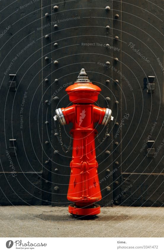 Kaiserhydrant - für willma Technik & Technologie Wasserwirtschaft Hamburg Sankt Pauli-Elbtunnel Tür Tor Sockel Hydrant ästhetisch außergewöhnlich dunkel rot