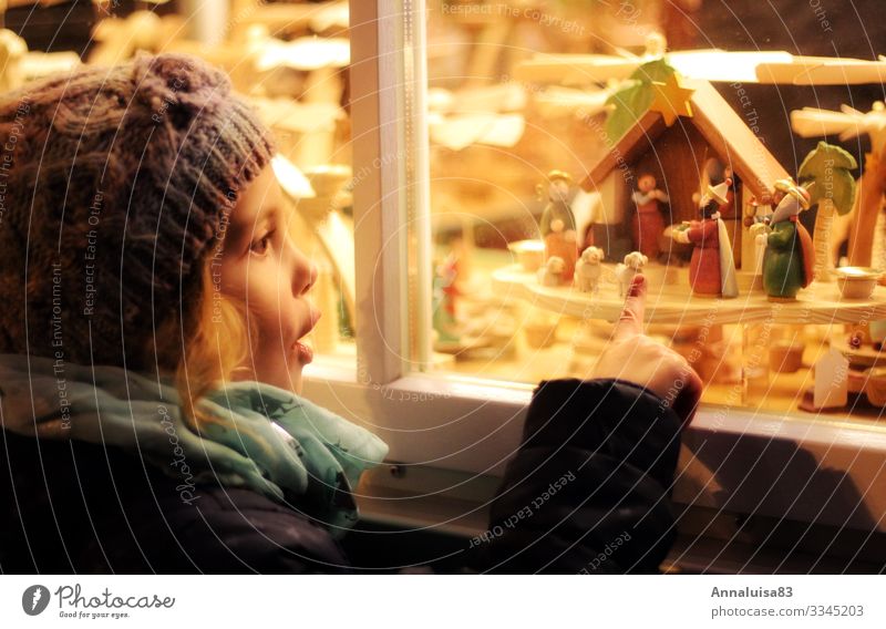 Weihnachtswunder Abenteuer Winter Feste & Feiern Weihnachten & Advent Schulkind Kind Mädchen Familie & Verwandtschaft Kindheit Finger 1 Mensch 3-8 Jahre
