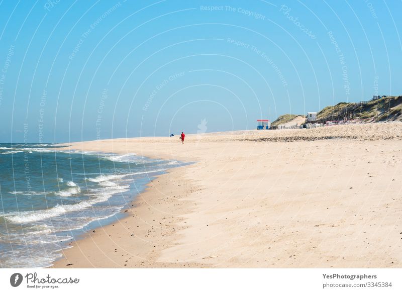 Strandlandschaft und das Nordseewasser auf Sylt Erholung Sommer Sommerurlaub Meer Wellen Sand Schönes Wetter Küste maritim Insel Friesland Deutscher Strand