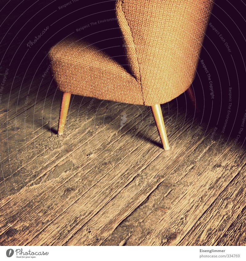 WILHELMSBURG/ soulkitchenplatz Design Innenarchitektur Möbel Sessel Holz retro gelb Holzfußboden Farbfoto Gedeckte Farben Innenaufnahme Menschenleer