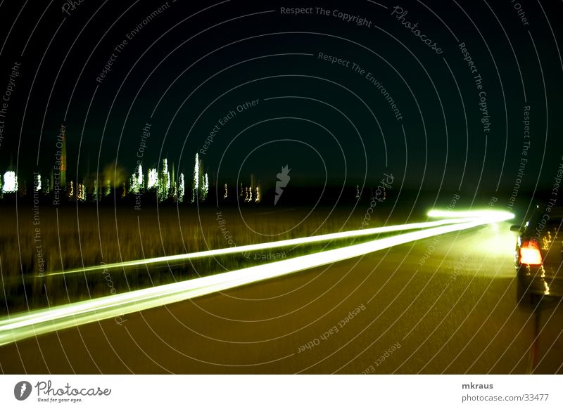 Streamline abstrakt Landstraße Nacht Langzeitbelichtung diffus