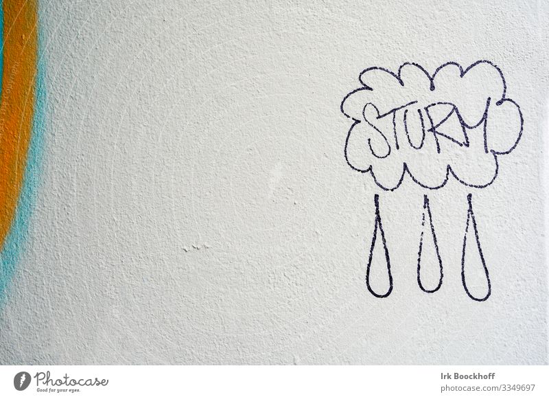 Graffiti an Hauswand, Sturm und Regen Subkultur Mauer Wand Beton Zeichen Schriftzeichen Kommunizieren lustig weiß Gefühle Stimmung Freude Farbfoto Nahaufnahme