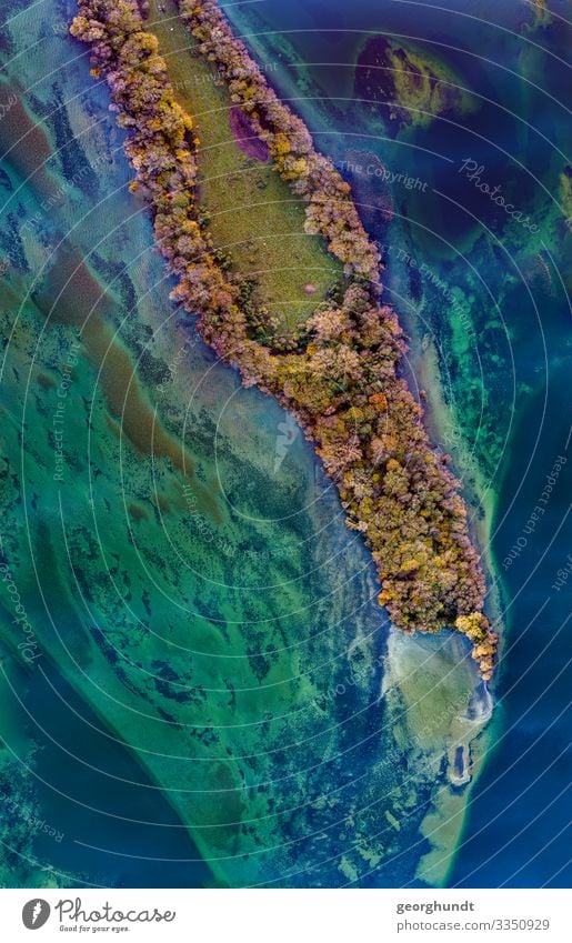 Luftbildinsel Insel Drohne Satellitenbild See Meer Drohnenbild Bäume Wald Dühne Wasser einsam einsame Insel