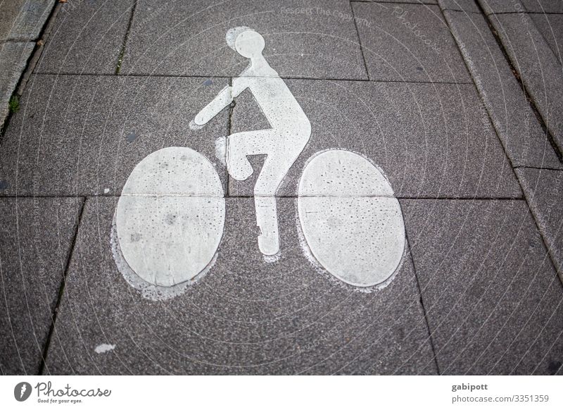 Hinweis Zeichen Radweg auf Straße Wege & Pfade Fahrrad Sport Mitfahrgelegenheit Fahrradfahren Freizeit & Hobby Verkehr Räder Verkehrsmittel Menschenleer