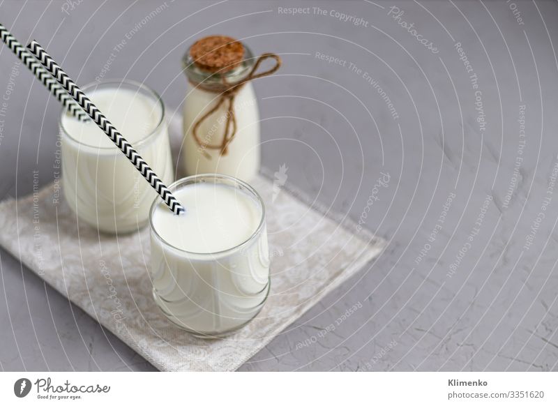 Kefir, ein fermentiertes Getränk mit Probiotika. Lebensmittel Abendessen trinken Heißgetränk Milch Spirituosen Lifestyle schön Fitness Küche Diät Blick frisch