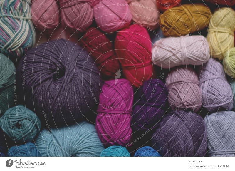 wollknäuel Wollknäuel Wolle viele mehrfarbig viele Farben stricken häkeln Handarbeit Nähgarn aufgerollt Wärme weich Strümpfe Schal Pullover
