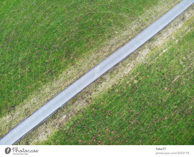 #Wirtschaftsweg von Oben 1 Winter Umwelt Natur Landschaft Pflanze Park Wiese Feld ästhetisch dronenbild luftaufnahme Farbfoto Außenaufnahme