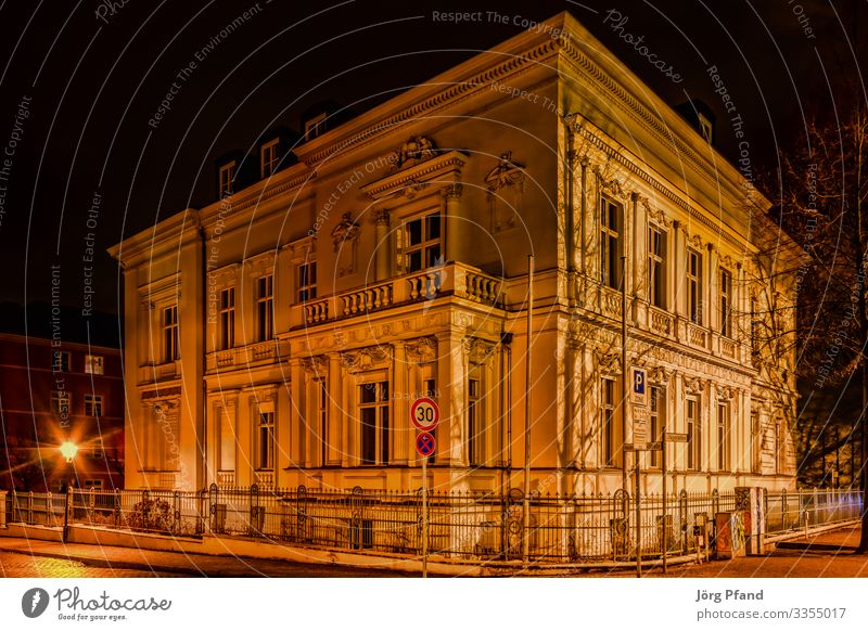 Alte Haus in Potsdam Sightseeing Architektur Deutschland Europa Stadt Hauptstadt Gebäude Häusliches Leben Farbfoto Außenaufnahme Menschenleer Abend Nacht