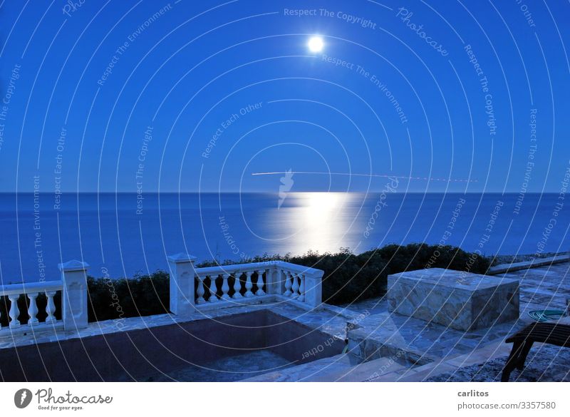 tu mal die Engländers winken ... Spanien Balearen Mallorca Meer Vollmond Nacht blau Flugzeug Leuchtspur Reflexion & Spiegelung Lichterscheinung Lichteffekt
