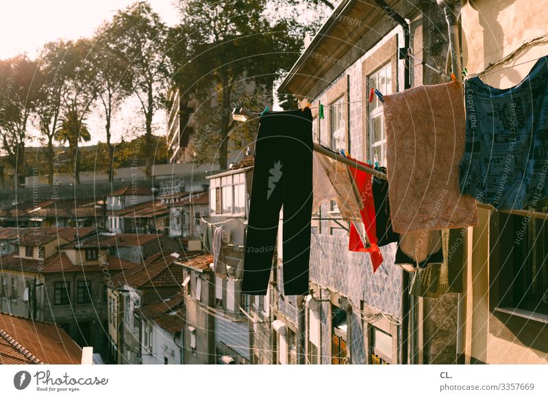wäsche trocknen Ferien & Urlaub & Reisen Städtereise Sommer Sommerurlaub Schönes Wetter Porto Portugal Europa Stadt Menschenleer Haus Bekleidung Hose Wäsche