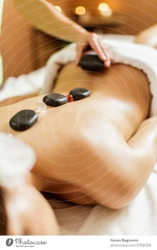 Hot-Stone-Massage-Therapie Lifestyle schön Körper Haut Behandlung Erholung Spa Mensch Junge Frau Jugendliche Erwachsene Rücken Hand 1 18-30 Jahre Natur Felsen