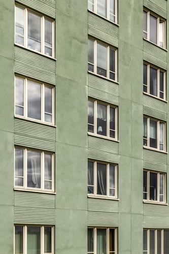 Fenster eines grünen Gebäudes Lifestyle Haus Umwelt Stadt Architektur Fassade einfach modern neu Sauberkeit Europa Europäer Stockholm Schweden Schwedisch