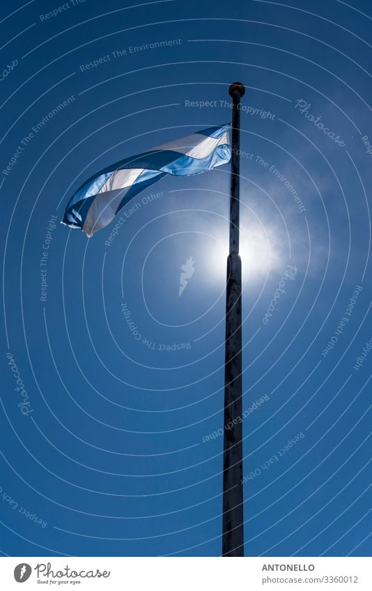 Die argentinische Flagge, die Sonne und die Sterne am Tag Ferien & Urlaub & Reisen Tourismus Sommer Luft Himmel Wolkenloser Himmel Sonnenlicht Schönes Wetter