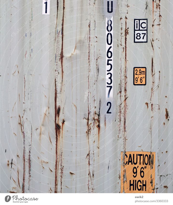 Höhere Mathematik Container Wand Blechwand Metall Rost Schriftzeichen Ziffern & Zahlen alt grau orange Inhaltsangabe verfallen Schaden Farbfoto Außenaufnahme