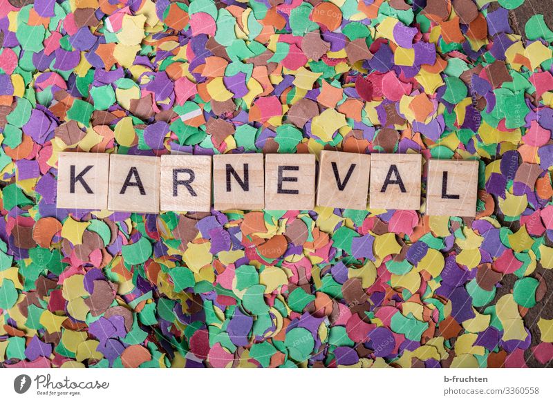 KARNEVAL Party Veranstaltung Feste & Feiern Karneval Papier Dekoration & Verzierung Schriftzeichen wählen schreiben positiv mehrfarbig Freude Konfetti Scrabble