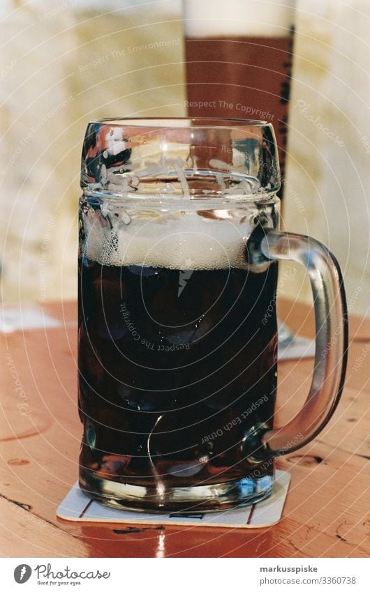 Handwerkliches Bier Bayerischer Biergarten analoge Fotografie 35mm Filmfotografie Filmscan Scan Leica R7 trinken Craft-Bier Kunsthandwerk Hipster bayerisch