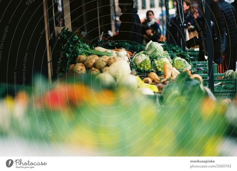 Frischgemüse auf dem Bauernmarkt analoge Fotografie 35mm Filmfotografie Filmscan Scan Leica R7 bayerisch frisch Biografie lokal Gemüse Vegetarische Ernährung