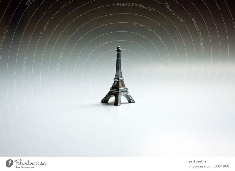 Eiffelturm Tour d'Eiffel Erinnerung Nachbildung Paris Souvenir Spielzeug Turm Wahrzeichen Kunststoff Gummi vervielfältigen Menschenleer Textfreiraum