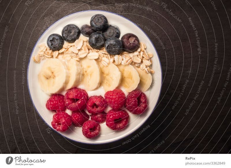 gesundes Frühstück Lebensmittel Frucht Getreide Dessert Süßwaren Blaubeere Ernährung Essen Bioprodukte Vegetarische Ernährung Diät Beeren Banane Zerealien