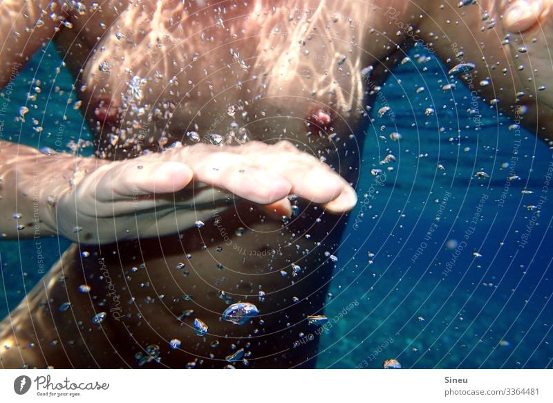 Unterwasseraufnahme einer nackten Frau Ferien & Urlaub & Reisen Sommer Sommerurlaub Meer Junge Frau Jugendliche Frauenbrust Hand Urelemente Wasser Bewegung