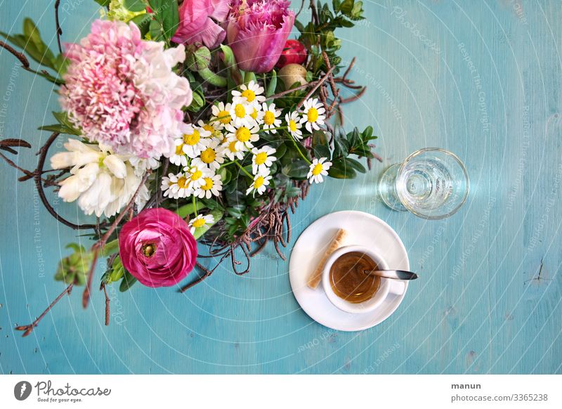 Blümchenkaffee Süßwaren Kaffeetrinken Trinkwasser Espresso Lifestyle Freude Wohlgefühl Erholung Häusliches Leben Dekoration & Verzierung Tisch Blume