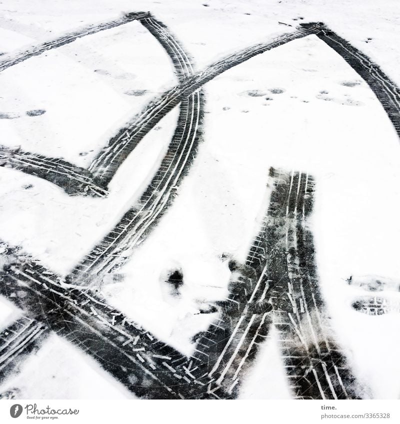 Wintersport | Eiszeit Umwelt Schnee Verkehr Verkehrswege Autofahren Parkplatz Reifenspuren Eindruck Abdruck Asphalt Tauwetter sportlich hell kalt Stadt verrückt