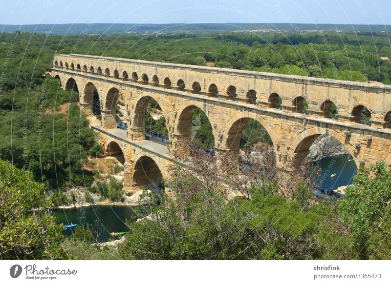 Pont du Gard Außenaufnahme mehrfarbig Rom Frankreich Provence Farbfoto antik Aquädukt römischer Aquädukt ästhetisch Felsen Fluss Brücke Schwimmen & Baden