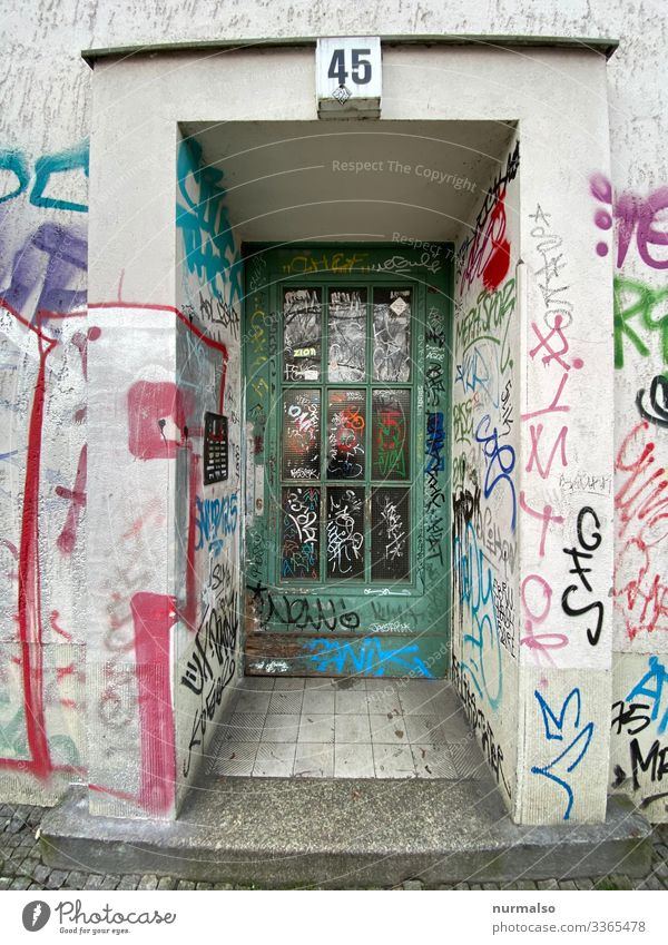 45 Kunst Kunstwerk Graffiti Berlin Hauptstadt Menschenleer Haus Fassade Tür Klingel Dollarzeichen nerdig trashig blau mehrfarbig gelb gold grün orange rosa rot