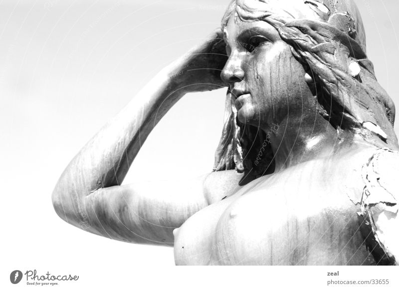 ::.. watching u ..:: Statue Blick High Key Handwerk Frau Porträt alt