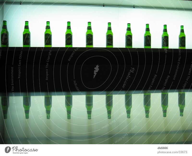 toomanybeers Bier Bar Reflexion & Spiegelung grün Saigon Alkohol Lichterscheinung Flasche