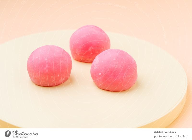 Köstliches Dessert mit rosa Glasur Zuckerguß süß Felsen Lebensmittel Gebäck farbenfroh hell geschmackvoll Küche Speise lecker Kalorie Portion gebacken