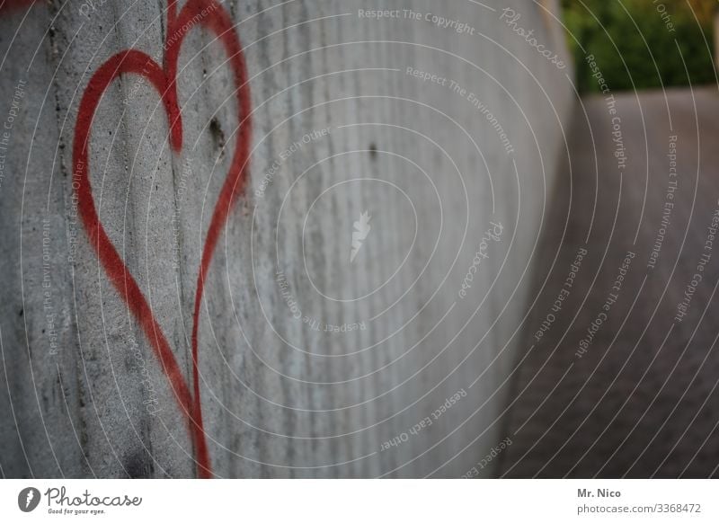 stadtherz Herz Liebe Mauer Wand Graffiti Schriftzeichen grau Wege & Pfade Gefühle Verliebtheit Sympathie Zeichen rot Romantik Symbole & Metaphern herzförmig
