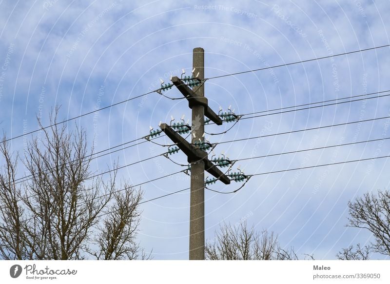 Strommast Draht blau Himmel Elektrizität Linie Pylon Silhouette Kabel Energiewirtschaft Industrie Metall Stahl Turm gefährlich Risiko Technik & Technologie hoch